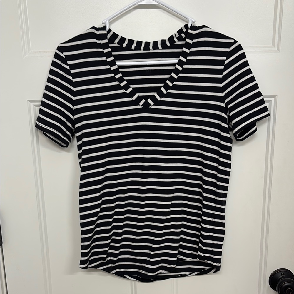 Lululemon Love V-neck Tee size 4